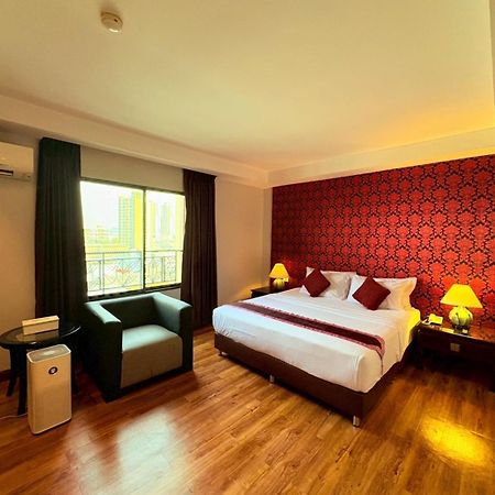 Atrium Boutique Hotel Bangkok Exterior photo