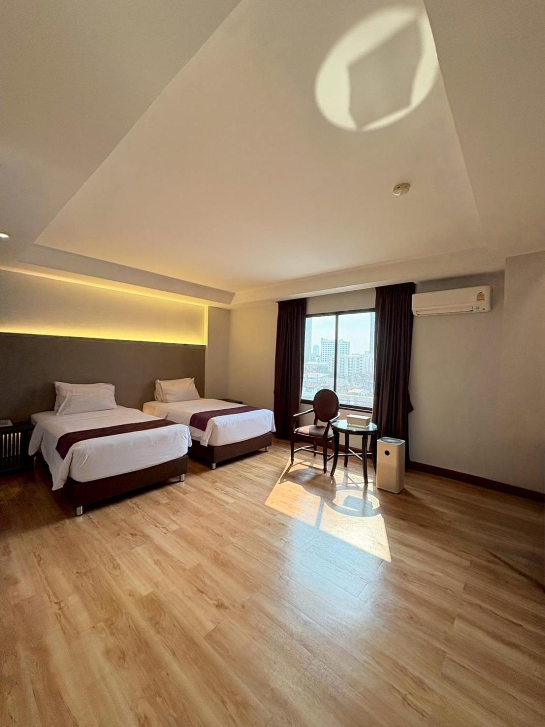 Atrium Boutique Hotel Bangkok Exterior photo
